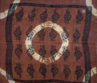 Indisches Dekoratives Batiktuch -
Vielseitig verwendbar doppelte Grösse - ca 2,1m auf 2,4 m groß - allseitg umgekettelt - teilweise mit Fransen.