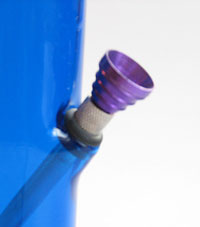 Der Flutschkopf für die Bong mit den Rillen ist ein hochwertiger farbig eloxierter Profikopf, mit 4 mm Loch und umlaufenden Rillen zur besseren Kühlung. Unser bester Flutschkopf für die Bong