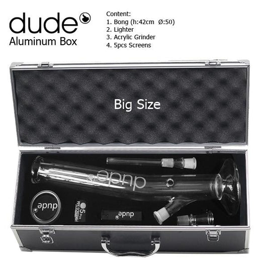 <P>Dude Glas Bong in Aluminum Box H:42cm Ø:50mm. Dieses 42cm hohe Glasbong kommt im Koffer.</P>