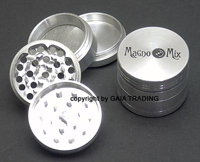 4-teiliger magnetischer XL Grinder mit Grob - und Pollensieb - schafft mit seinen scharfen Klingen jedes Material klein -extra grösse 50mm!!