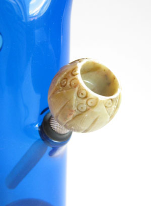 Steinkopf - mit geschnitzter Oberfläche,
rundlich - kegeliger Brennraum