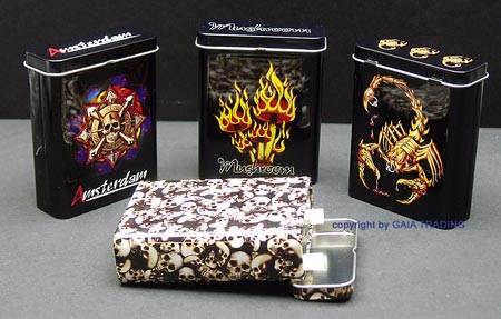 Zigarettenbox Scorpion - im Bild hinten rechts